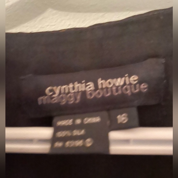 Cynthia Howie 100% silk floral black blouse size 16 - Picture 4 of 6